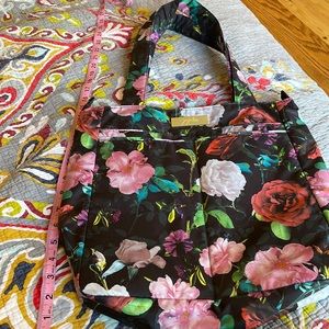 NWOT Ju-Ju-Be Be Quick - Gorgeous Rose Pattern